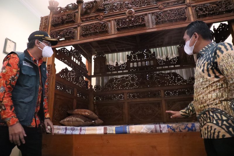 Bupati Sidoarjo Ahmad Muhdlor (kiri) saat berkunjung ke Pendopo Arya Wiraraja, Kabupaten Lumajang | Ist