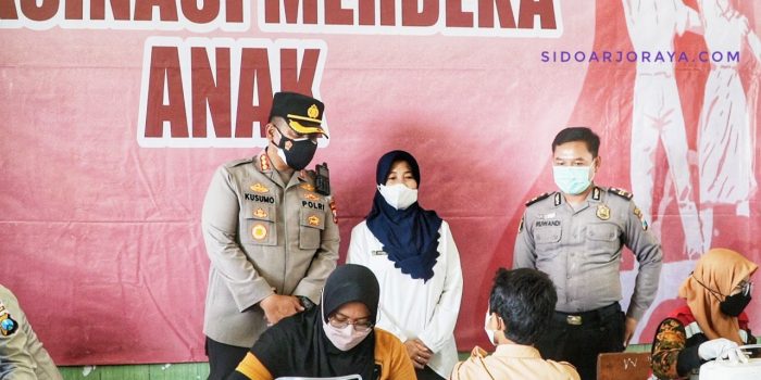 Kapolresta Sidoarjo Kombespol Wahyu Bintoro Pantau Vaksinasi Anak di SDN Sarirogo Kecamatan Sidoarjo