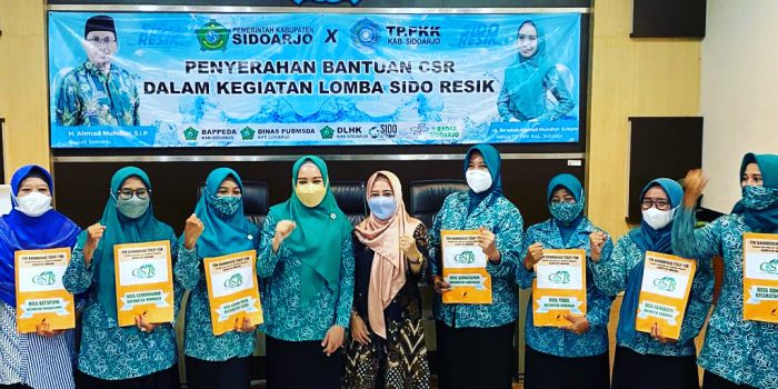 Ning Sasha Serahkan Bantuan CSR ke Delapan Desa Finalis Sidoresik