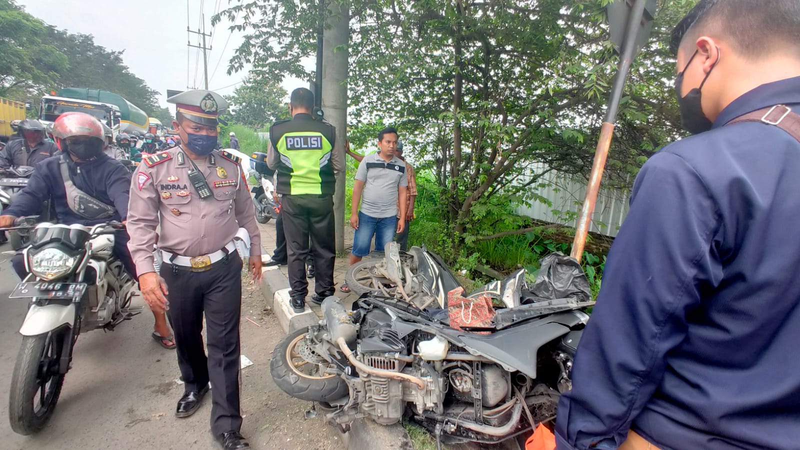 Motor yang tertabrak KA Logawa akibat menerobos palang pintu rel KA yang sudah tertutup, Sabtu (12/2/2022)