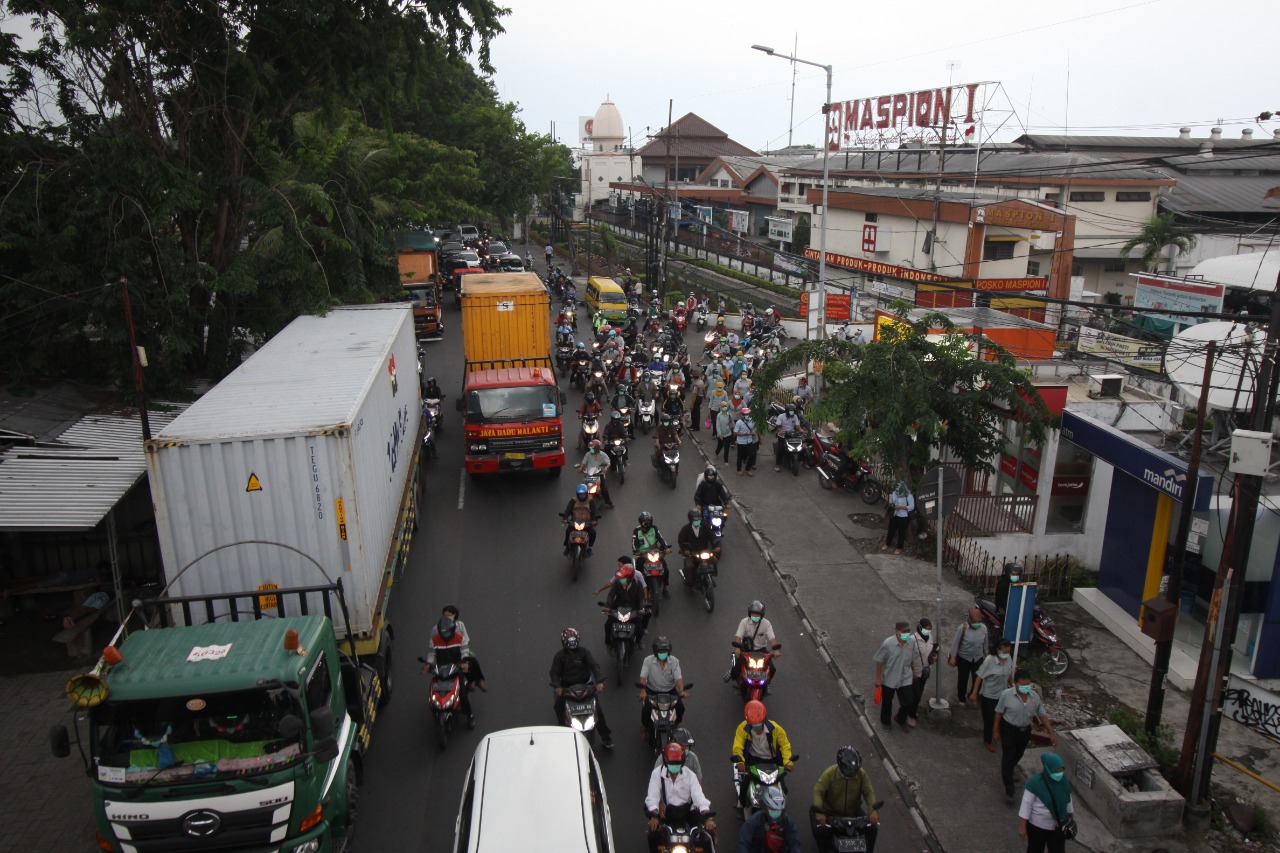Pertigaan Aloha-Bangah, Menjadi Simpul Kemacetan Jalan Sidoarjo Menuju Surabaya