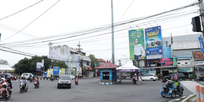 Perempatan Babalayar-Ramayana/City Plaza. Disini akan segera dibangun ikon baru Kabupaten Sidoarjo