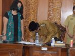Gus Muhdlor Teken MoU Kerjasama Pengelolaan Parkir dengan PT. ISS, Target Maret Tuntas di DPRD