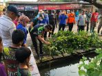 Aktifkan Kerja bakti, Gus Muhdlor Ajak Warga Tanggulangin Normalisasi Drainase Kampung