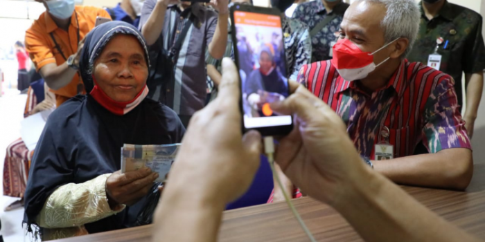 Wajibkan Vaksin Dulu Sebelum Terima BLT, Pemkab Pekalongan Dipuji Ganjar