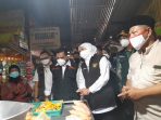 Khofifah dan Gus Muhdlor Cek Harga Kebutuhan Pokok di Pasar Larangan Jelang Ramadhan