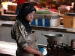 Khodijah, Nenek Umur 101 Tahun Masih Semangat Istiqomah Jualan Ikan Bandeng