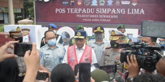 Menhub Terapkan First In First Out di Jalur Penyebrangan Pelabuhan Merak Untuk Mengurai Kepadatan