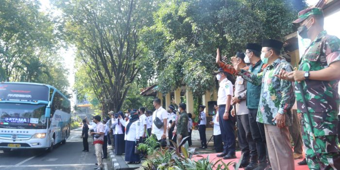 Bupati Sidoarjo Berangkatkan 20 Bus Mudik Gratis