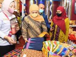 Khofifah Diganjar Penghargaan Jasa Bakti Koperasi dan UKM Kategori Pejabat Negara