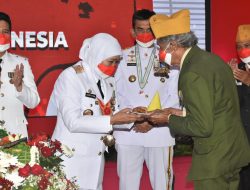 Gubernur Khofifah Tasyakuran HUT RI ke 77 Bersama Perintis Pejuang Kemerdekaan dan LVRI