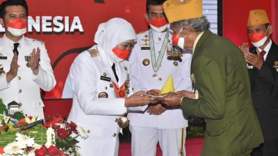 Gubernur Khofifah Tasyakuran HUT RI ke 77 Bersama Perintis Pejuang Kemerdekaan dan LVRI