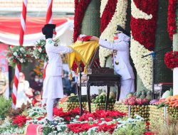 Digelar Secara Terbuka, Gubernur Khofifah Jadi Inspektur Upacara HUT Ke-77 Kemerdekaan RI di Gedung Negara Grahadi Surabaya