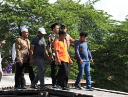 Bupati Gus Muhdlor Pastikan Jembatan Kali Klurak Bakal Dibangun Permanen