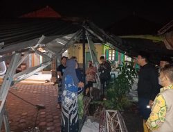 Gus Muhdlor Kunjungi Rumah Warga Yang Rusak Akibat Diterjang Hujan dan Angin Kencang