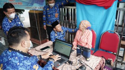 Wabup Sidoarjo Pantau Layanan Perekaman E KTP Bagi Lansia dan ODGJ