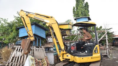 Pemkab Sidoarjo Mulai Kerjakan Relokasi Makam dan Masjid Desa Kedungrejo Waru