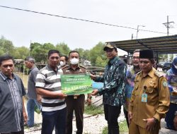 Gus Muhdlor Salurkan Bantuan Sosial BBM ke Ratusan Nelayan Sidoarjo