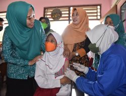 33.776 Siswa di Sidoarjo Diberikan Imunisasi MR dan DT