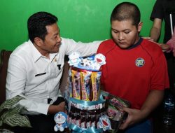 Wabup Sidoarjo Bantu Pengobatan Anak Berkebutuhan Khusus Warga Tulangan