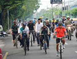 Pra Muktamar ke 48 Muhammadiyah dan Aisyiyah, Gus Muhdlor Gowes Bersama Ribuan Kader Muhammadiyah dan Masyarakat