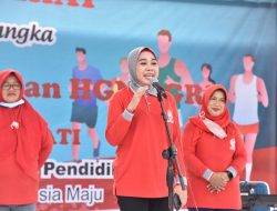 Jalan Sehat HUT PGRI, Istri Wabup Sidoarjo Minta Guru Tingkatkan Kualitas