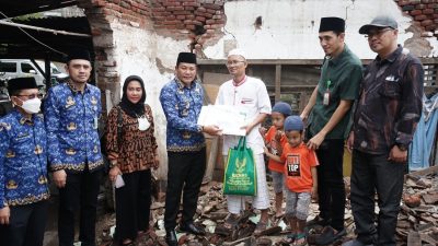 Wabup Sidoarjo Bantu Perbaiki Rumah Warga Yang Ambruk Tersapu Puting Beliung