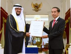 Presiden Jokowi Terima Penghargaan Perdamaian Internasional Imam Hasan bin Ali Tahun 2022