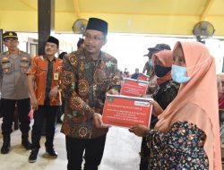 Bupati Sidoarjo Gelontor Bansos Rp. 1 Miliar Untuk 3.599 Warga Yang Tinggal di Kawasan TPA Griyo Mulyo Jabon