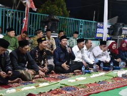 Gus Muhdlor Rayakan Malam Tahun Baru 2023 Dengan Syukuran Makan Lesehan Alas Daun Pisang Bersama Ribuan Warga Sidoarjo