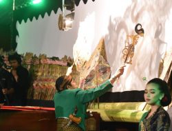 Pagelaran Wayang Kulit Lakon Pandowo Krido Dalang Ki Cahyo Kuntadi Meriahkan Peringatan Hari Jadi Sidoarjo ke 164