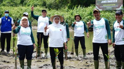 Penguatan Ekosistem di Kawasan Pulau Lusi, Bupati Sidoarjo Bersama Gubernur Jatim Tanam 1000 Mangrove