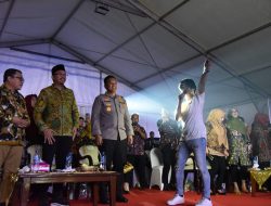 Pesta Rakyat Harjasda ke 164 Ribuan Warga Sidoarjo Dihibur Denny Caknan dan Charly, Bupati Gus Muhdlor Kenalkan Layanan Online Sipraja