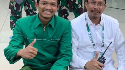 Tak Pernah Lepas HT, Bupati Gus Muhdlor Terus Pantau Kegiatan Resepsi Puncak Harlah Satu Abad NU