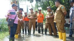 Wabup Sidoarjo Subandi Sidak Banjir di Desa Sumorame Kecamatan Candi