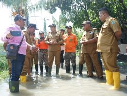 Wabup Sidoarjo Subandi Sidak Banjir di Desa Sumorame Kecamatan Candi