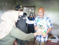 Viral di Medsos Wabup Subandi Jenguk Nenek Lansia Terbaring Sakit Yang Anaknya Mengidap ODGJ