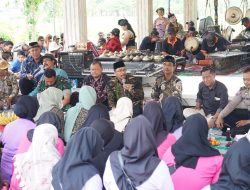 Acara Ruwah Desa Momen Warga Wadul Langsung ke Bupati Gus Muhdlor
