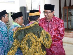 890 Jama’ah Haji Kloter 16 dan 17 Diberangkatkan Bupati Sidoarjo