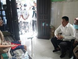 Jenguk Warga Sakit, Wabup Sidoarjo Minta Puskesmas dan RSUD Memantau Langsung