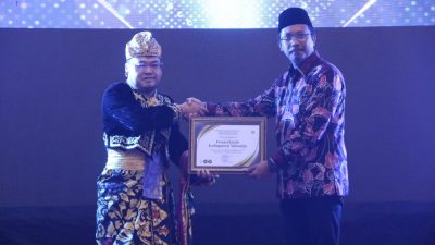 Bupati Sidoarjo Terima Penghargaan Pelaksana Operasi Pemberantasan BKC Ilegal Terbaik 2023