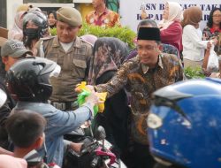 Bagikan 15.000 Takjil Gratis, Gus Muhdlor Berharap Keberkahan Selalu Untuk Sidoarjo
