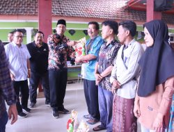 H+1Lebaran, Gus Muhdlor Berikan Bantuan 5Kg Beras Untuk 700 Warga Terdampak Banjir
