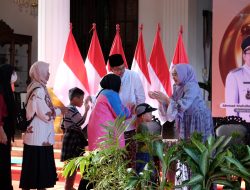 Ribuan Masyarakat Sidoarjo Rela Antri Halal Bi Halal dengan Gus Muhdlor dan Ning Sasha