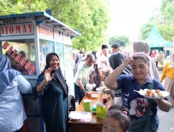 Ribuan Warga Serbu Makanan dan Jajanan Gratis usai Halal bi halal dengan Bupati Sidoarjo