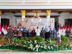 Open House Hari Ke 2, Bupati besama Jajaranya Siap Terima Kedatangan Ribuan Warga yang Antusias Mulai Pagi Antri di Pendopo Sidoarjo