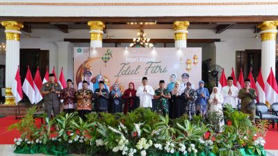 Open House Hari Ke 2, Bupati besama Jajaranya Siap Terima Kedatangan Ribuan Warga yang Antusias Mulai Pagi Antri di Pendopo Sidoarjo