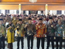 Sidoarjo Gerak Cepat, Plt. Bupati Serahkan 58 SK Penambahan Masa Jabatan Kades